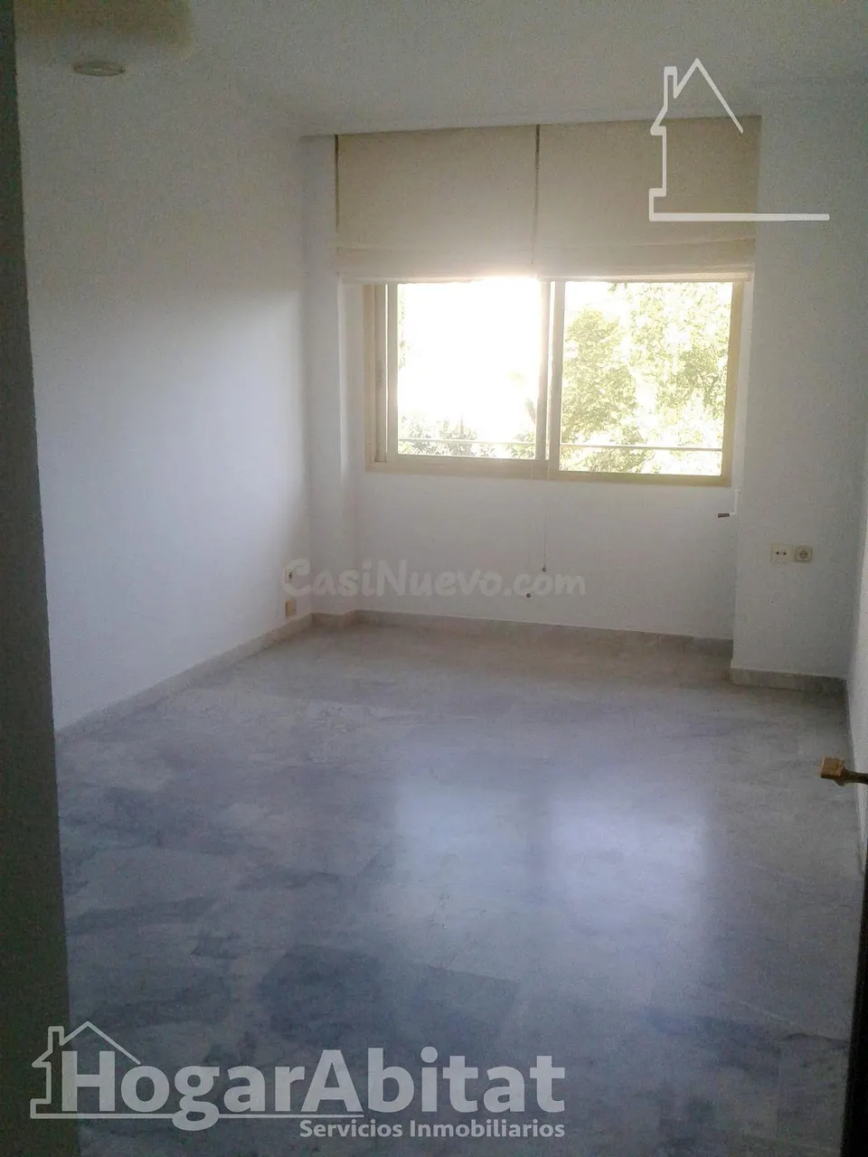 ACOGEDOR Y EXTERIOR EN RESIDENCIAL CON GARAJE Y PISCINA