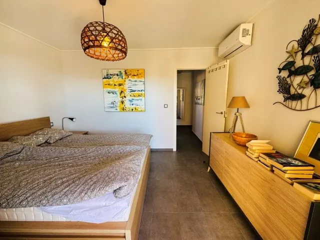 1ª Línea de Playa: Espectacular Piso Renovado con Vistas Frontales al Mar, Garaje y Sur en La Mata- Costa Blanca — 11
