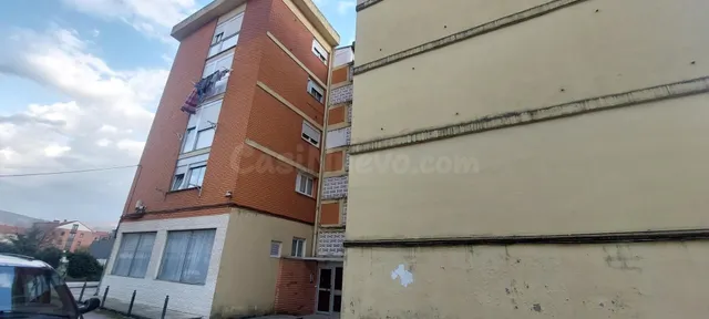 Piso en Los Corrales de 3 dormitorios - foto 2