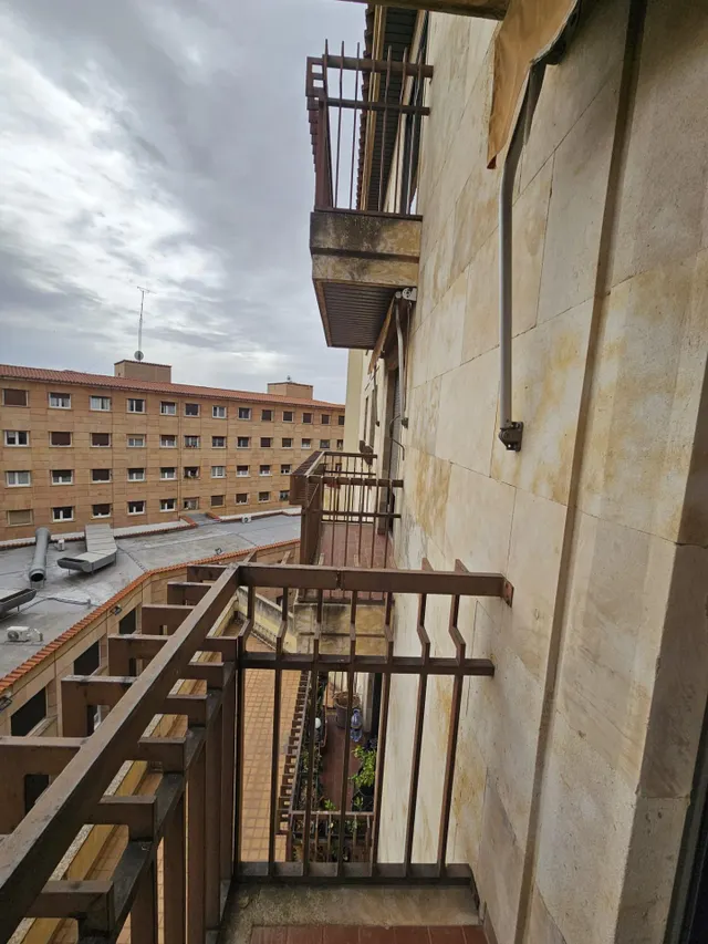 Exclusividad, amplitud y confort en el centro de Salamanca, 3 amplios dormitorios y plaza de garaje cerrada — 44