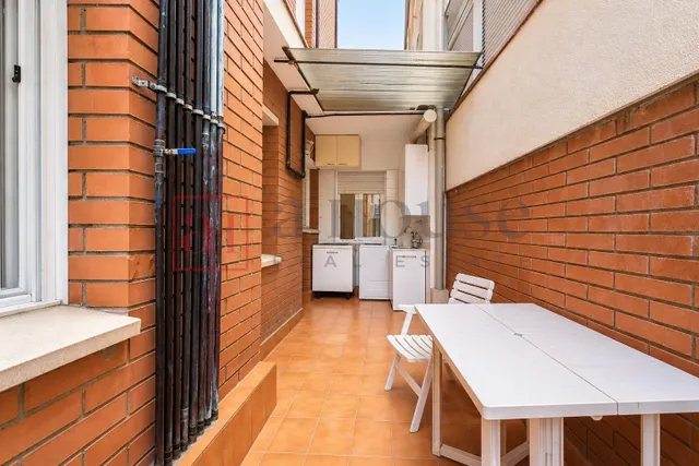 Luminoso piso con balcón en les corts — 11