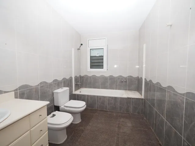 SE VENDA CASA UNIFAMILIAR EN CUBELLES, ZONA MAS TRADER — 20