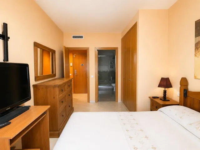 Espacio, comodidad y ubicación: vivienda familiar con ascensor, balcón, parking y trastero en Amposta. — 7