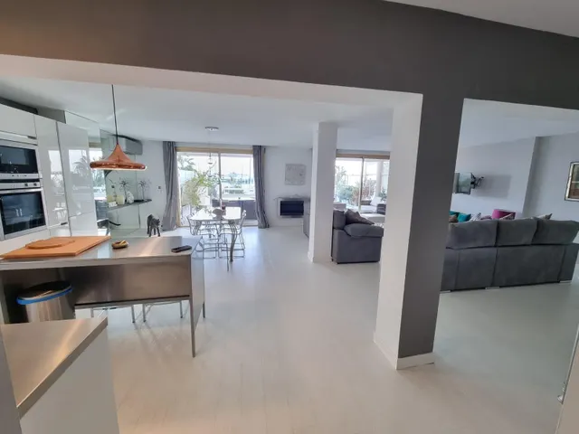 Impresionante Apartamento de Diseño Alquiler Temporada hasta 8 meses Paseo Marítimo primera línea de mar — 34