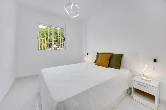 Planta baja de dos dormitorios, totalmente reformada y con piscina comunitaria — 6