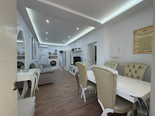 Espectacular vivienda reformada con parcela de 200 m2, terraza y solárium cerca de Playa del Cura en Torrevieja — 27