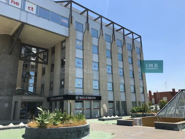 Amplia y luminosa oficina en Sevilla Este | Lista para entra