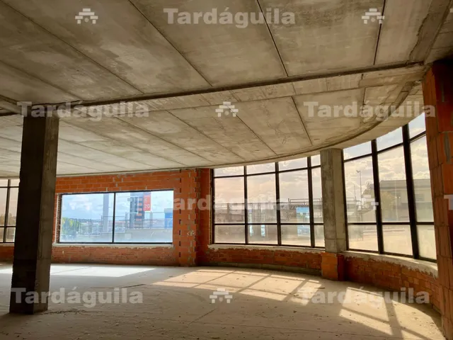 VENTA O ALQUILER DE 1.000 M2 DE LOCAL COMERCIAL EN POLÍGONO MONTALVO III. — 3