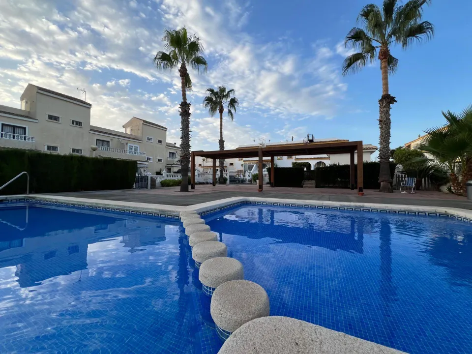 Bungalow en Gran Alacant con Piscina