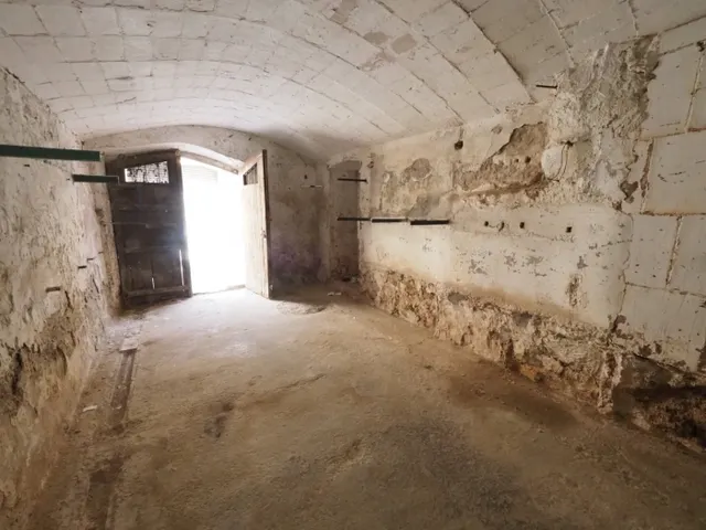 SE VENDE LOCAL COMERCIAL DE 48M2 EN MANRESA, ZONA ESCODINES — 4