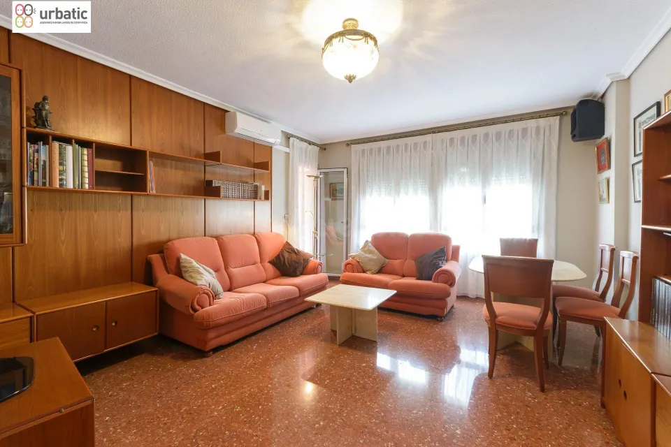 Piso de 3 habitaciones y vestidor con ascensor en el centro de Quart de Poblet