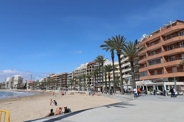 Local comercial 400m² en venta - Playa del cura — 48