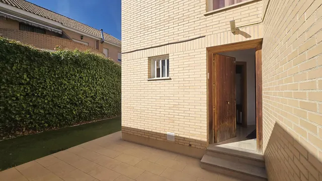 Alquiler de habitaciones por temporada en chalet con piscina de Villanueva de la Cañada (Madrid). — 34