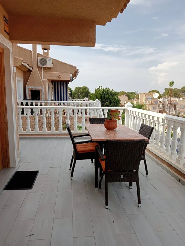 Se vende chalet con piscina privada en Los Balcones - foto 5