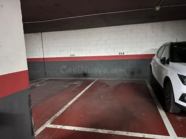 Plazas de parking en venta en la Plaza Montserrat Roig esqui - foto 3