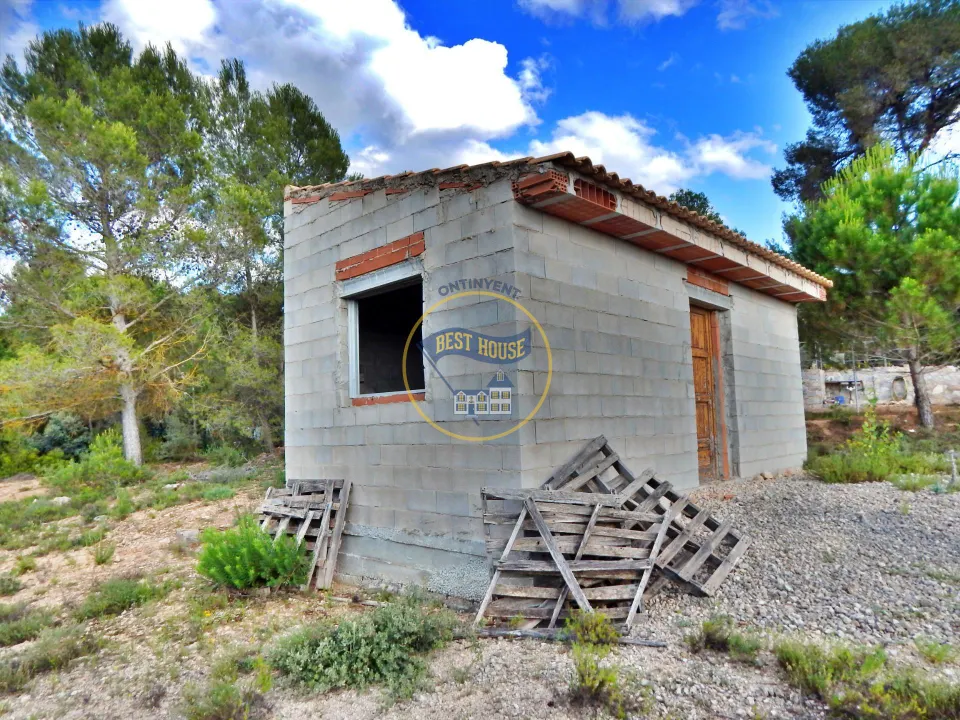 REFUGIO CON  BUENA PARCELA EN LA  SIERRA DE MARIOLA (ALICANTE)