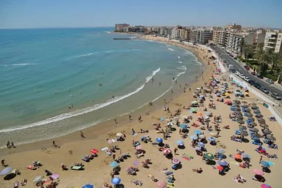 Apartamento de nueva construcción con 3 dormitorios a tan solo 150m de la playa a la venta en Torrevieja — 23