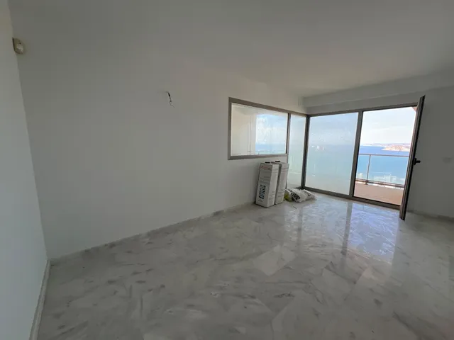 SE VENDE APARTAMENTO CON VISTAS MAGNIFICAS AL MAR NUEVO A ES - foto 5
