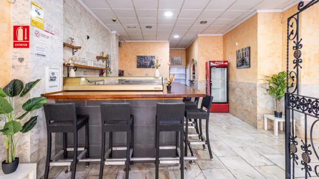 Local comercial listo para restaurante en pleno centro de Torrevieja — 7