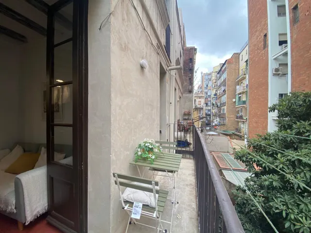 ESTUPENDO APARTAMENTO REFORMADO AL LADO DE SAGRADA FAMILIA — 8