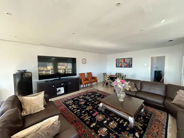 Chalet 6 habitaciones 400m² en venta - Centro — 28