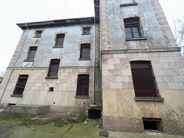 Casa palacio con parcela de 4500 m2 en Peralta — 4
