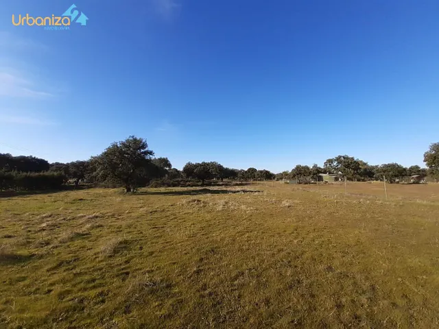 parcela en el coi con  escrituras del terreno totalmente vallada a 10 min de Badajoz — 10