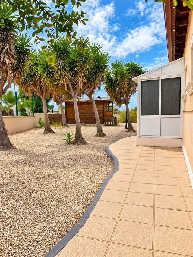Chalet con piscina privada y parcela — 31