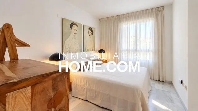 Espectacular apartamento con terraza, piscina y licencia turística en segunda línea de playa en La Carihuela, Torremolinos — 16