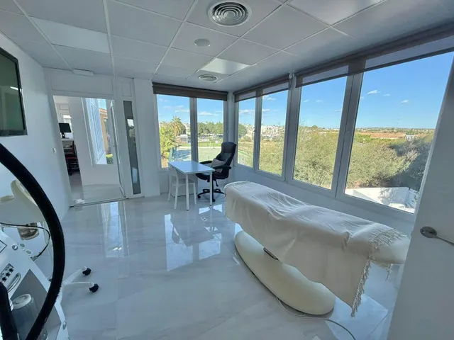 CLINICA recién REFORMADA y 100% EQUIPADA — 11