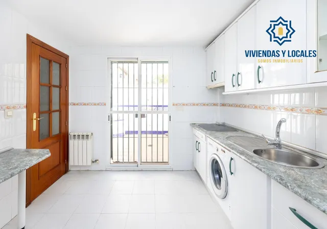Vive en el corazón de Armilla: 4 dormitorios, patio, terraza - foto 5