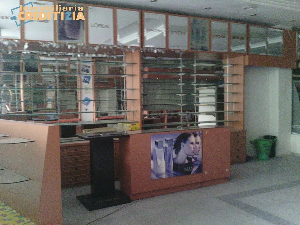 LOCAL COMERCIAL DE 108M