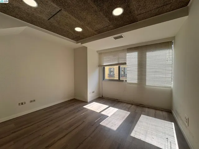 OFICINA EN C/ PARÍS JUNTO AV. DIAGONAL — 8