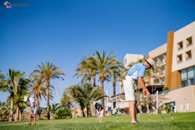 OPORTUNIDAD DE LUJO, EN URB. GOLF VALLE DEL ESTE, VERA. — 35