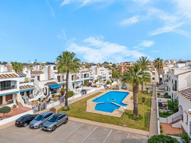 GRAN ÁTICO EN ORIHUELA COSTA: 2 HAB, 2 BAÑOS - foto 2