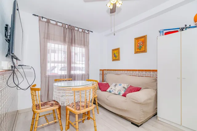 Chalet adosado en Salobreña playa, urb. privada con piscina y jardines. — 33