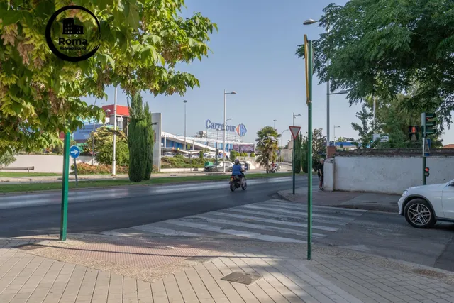 Se vende plaza de garaje en Parque Lagos cerca de Carrefour — 21