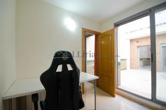 Ref. 04409. Casa de pueblo adosada con amplio patio, terraza y garaje en Vilamarxant. — 38