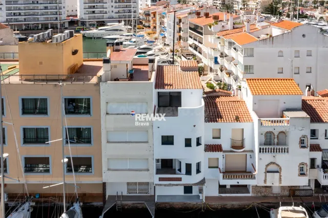Empuriabrava | Propiedad premium con amarre de 14x4,5, ascen - foto 4