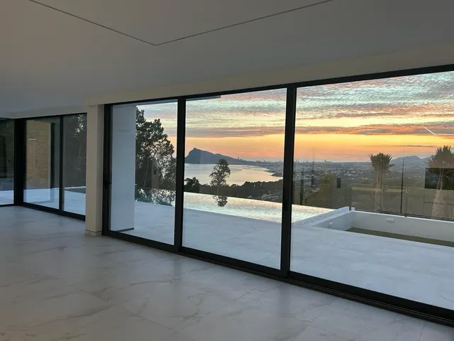 Villa moderna con vistas panorámicas al mar y a la montaña — 6