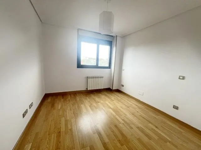 Piso en Urbanización privada con piscina — 13