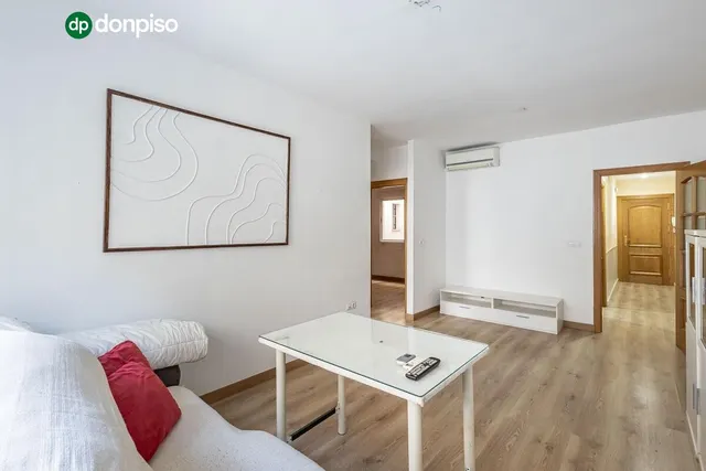 Piso con garaje, trastero y excelente ubicación en Huétor Vega — 3