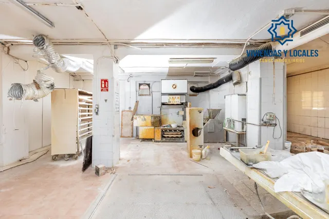 Local + vivienda en Avda. Cadiz — 47