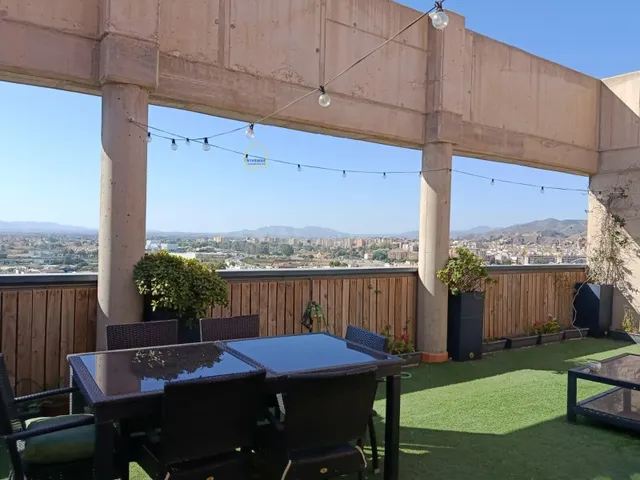 Ático de 4 dormitorios, 3 terrazas y piscina, a la venta en  - foto 2