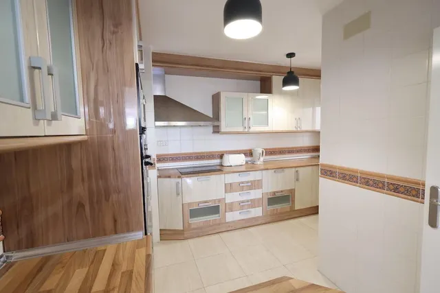 Torrevieja Avda de la Libertad, apartamento en planta 1ª frente al nuevo centro comercial del puerto — 4