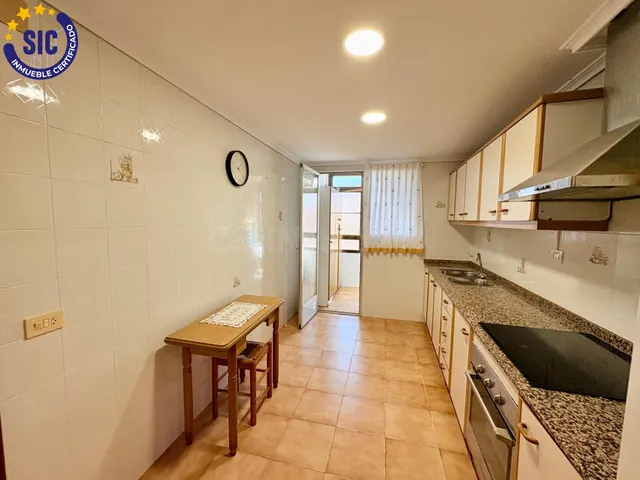 LUMINOSA VIVIENDA CON AMPLIOS ESPACIOS EN VENTA EN NULES - foto 4