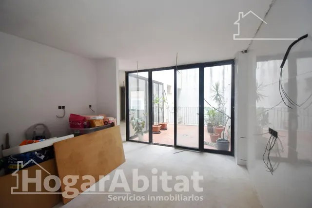 ¡Perfecto para invertir! Casa de cuatro alturas  para reformar con garaje y dos terrazas, cerca del centro — 36