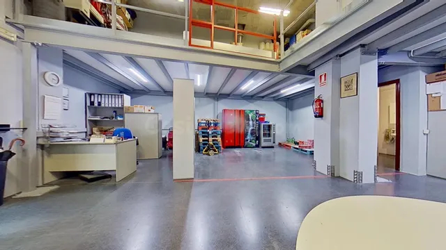 ¡OPORTUNIDAD ÚNICA! Local Comercial de 97m2 en Venta en Sant - foto 2