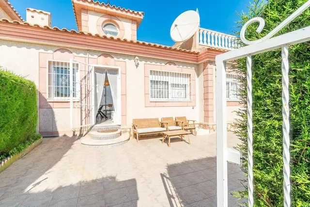 Encantadora casa adosada de 3 dormitorios con amplio jardín  - foto 2
