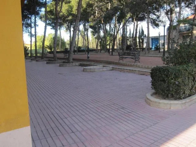 LOCAL COMERCIAL EN EL PARQUE ESQUINA — 3